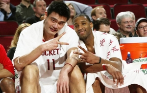 而队友家中 而队友家中